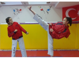 Teakwando Şampiyonasında Türkiye’yi Temsil Edecekler