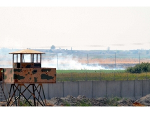 Teröristler Sınır Boyunu Ateşe Verdi