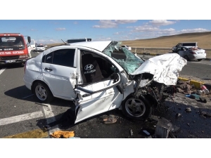 Kırıkkale’de Otomobiller Kafa Kafaya Çarpıştı: 7 Yaralı