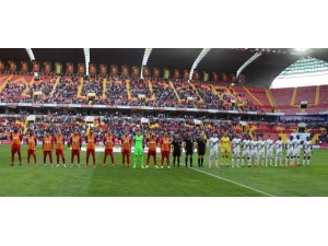 Süper Lig: İ.m.kayserispor: 1 - Y.denizlispor: 0 (İlk Yarı)