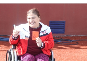 Hakemden Başlama Düdüğü Öncesi Anlamlı Hareket