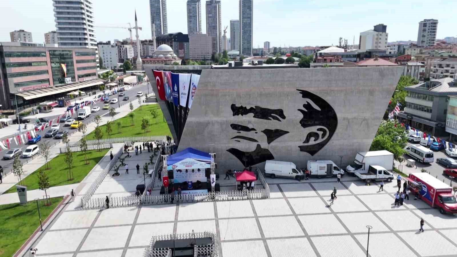 atasehir-de-yuzuncu-yil-ataturk-muzesi-ve-kutuphanesi-ile-icerenkoy-meydani-acildi