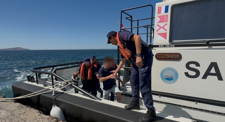bozcaada-aciklarinda-gemide-rahatsizlanan-personelin-tibbi-tahliyesi-gerceklestirildi
