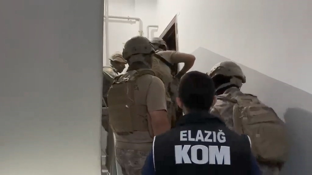 elazig-merkezli-4-ilde-barbaroslar-suc-cetesine-operasyon-29-supheli-yakalandi