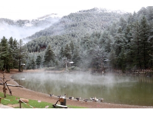 Limni Gölü’ne Mevsimin İlk Karı Yağdı