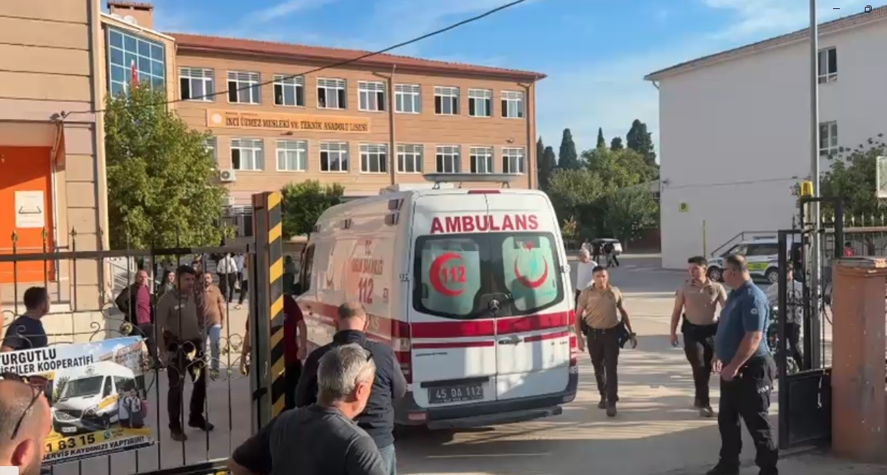 manisa-da-okul-onunde-silahli-saldiri-yarali-ogrenciler-var