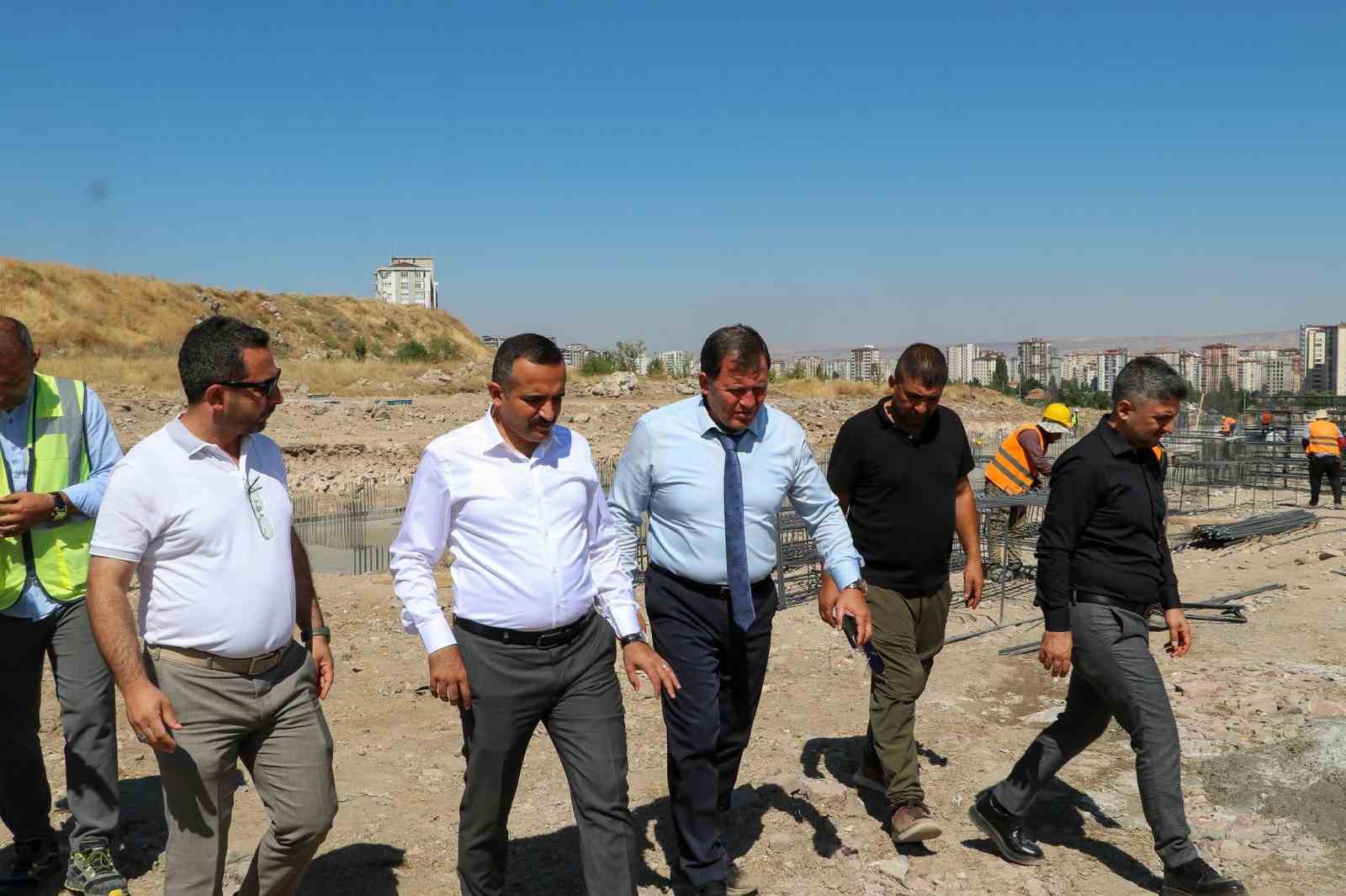 talas-ta-yurt-yatirimlari-hiz-kesmeden-suruyor