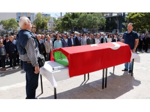 Emekli Öğretmen Fikret Ersezer Son Yolculuğuna Uğurlandı