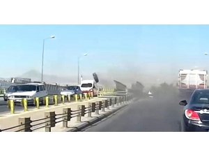 Seyir Halindeki Kamyonun Tekerleği Araçların Üzerine Fırladı