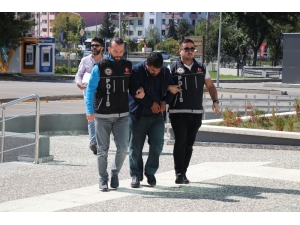 1 Kilo Bonzai Ham Maddesiyle Yakalandı