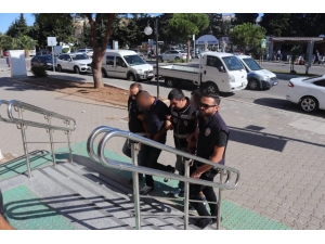 Çeşme’de Tekne Çalarken Yakalandılar