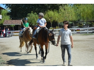 Bu Çocuklara Her Yer Okul