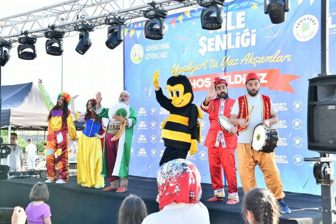 yesilyurt-ilcesinde-yaz-aksamlari-renkli-ve-keyif-dolu-etkinliklerle-basladi