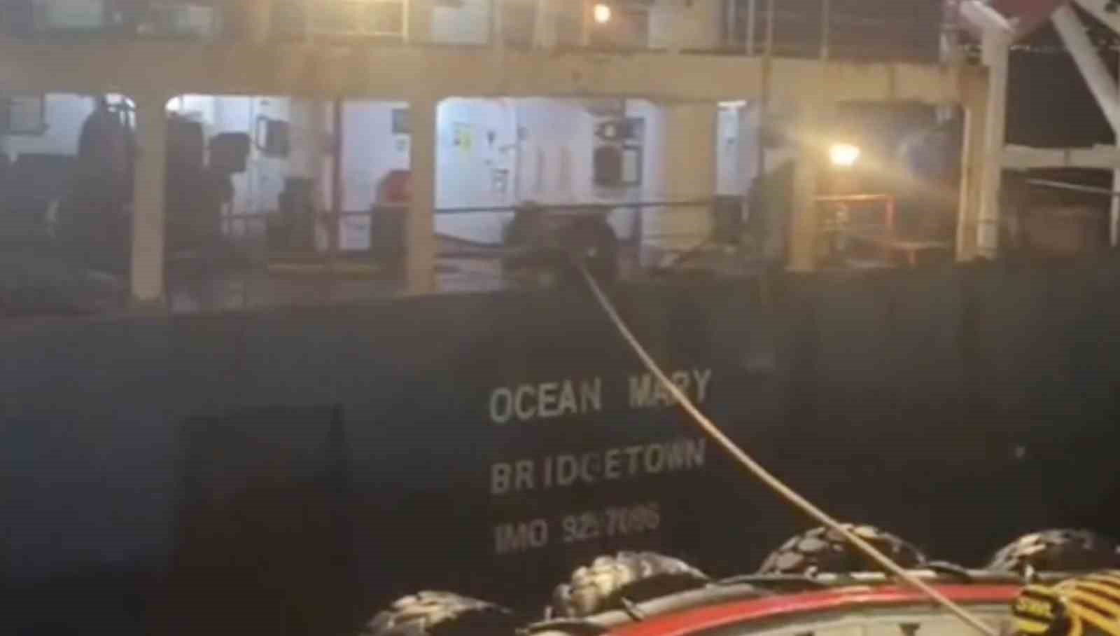 canakkale-bogazi-nda-kuru-yuk-gemisinde-makine-arizasi