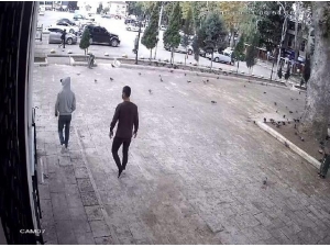 Rezalet: Camiye Tuvaletini Yaptı