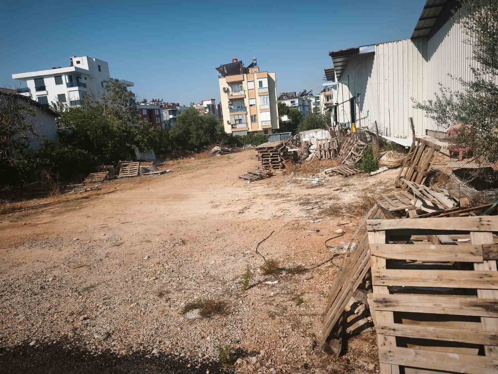 kepez-de-30-kamyon-atik-temizlendi-5-firmaya-ceza-kesildi