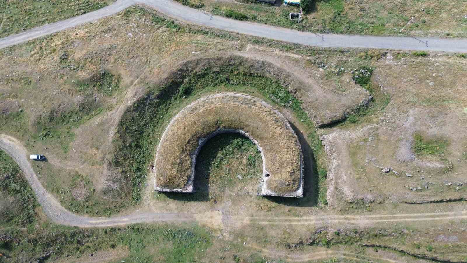 hilal-ve-at-nali-seklinde-insa-edildi-turkiye-de-benzeri-yok-gemli-tabya-havadan-goruntulendi