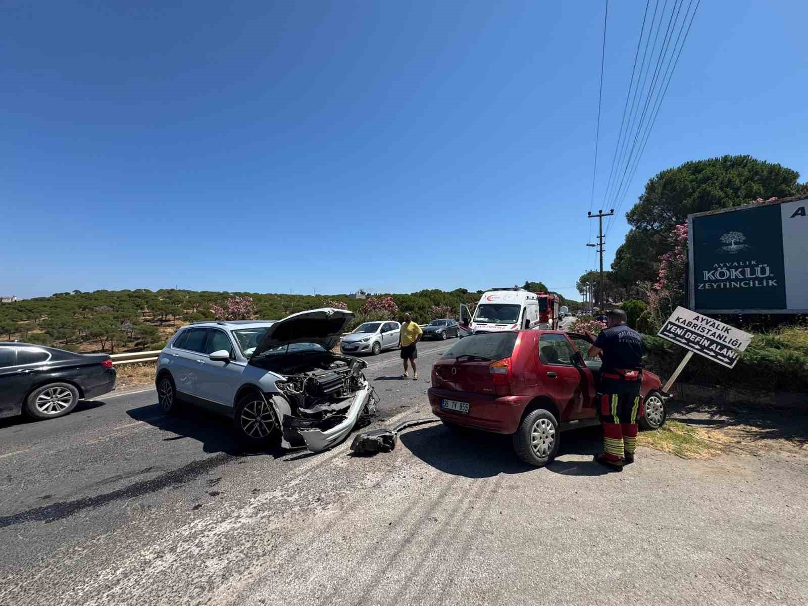 ayvalik-ta-trafik-kazasi-2-yarali