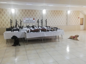 Mardin’de Kalem Şeklinde 8 Kimyasal Fünye Ele Geçirildi