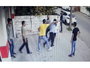 Sokak Ortasında Kocadan Hamile Eşine Şiddet İddiası