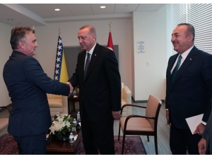 Birleşmiş Milletler 74. Genel Kurulu İçin New York’ta Bulunan Cumhurbaşkanı Recep Tayyip Erdoğan, Temasları Kapsamında Bosna Hersek Devlet Başkanlığı Konseyi Başkanı Jelyko Komsiç’i Kabul Etti.