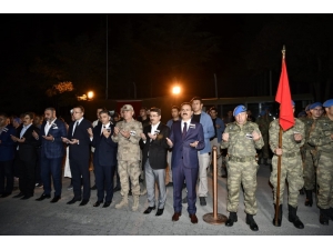 Hakkari’de Şehitler İçin Tören Düzenlendi