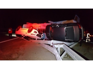 Otomobil Taşıyan Tır Devrildi, Sıfır Otomobiller Hasar Gördü