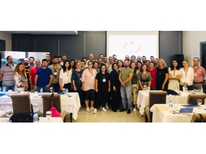 Kedi Köpeklerde Bağırsak Hastalıkları İle Probiyoterapi Ve Fekal Mikrobiyata Transferi Aydın’da Konuşuldu