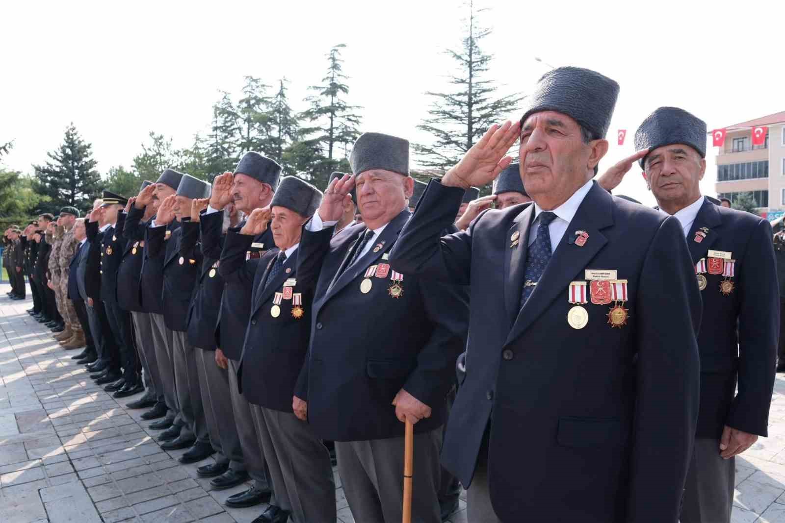 erzincan-da-19-eylul-gaziler-gunu-icin-toren-duzenlendi