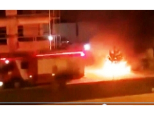 Park Halindeki Otomobil Alev Alev Yandı