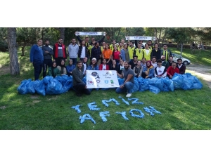 Çöpleri Gönüllü Olarak Topladılar