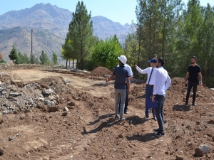 Sason’da Futbol Sahası Yapım Çalışmalarına Başlandı