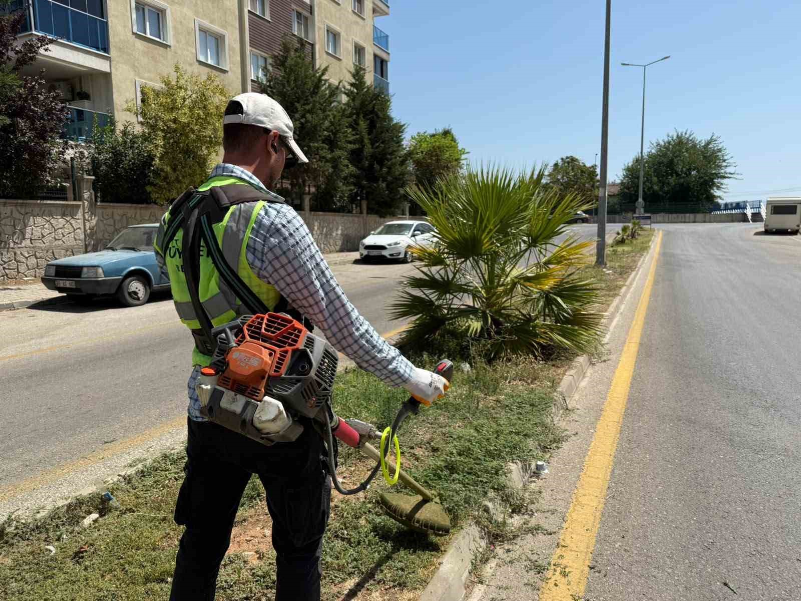 aydin-buyuksehir-den-cestepe-de-park-ve-yesil-alanlara-bakim