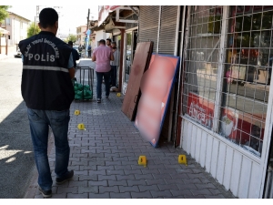 Hizmet Tartışmasında Muhtar Havaya Ateş Etti