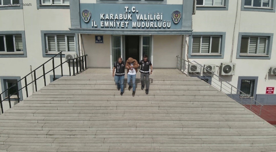 karabuk-te-sahte-11-bin-700-dolar-ele-gecirildi