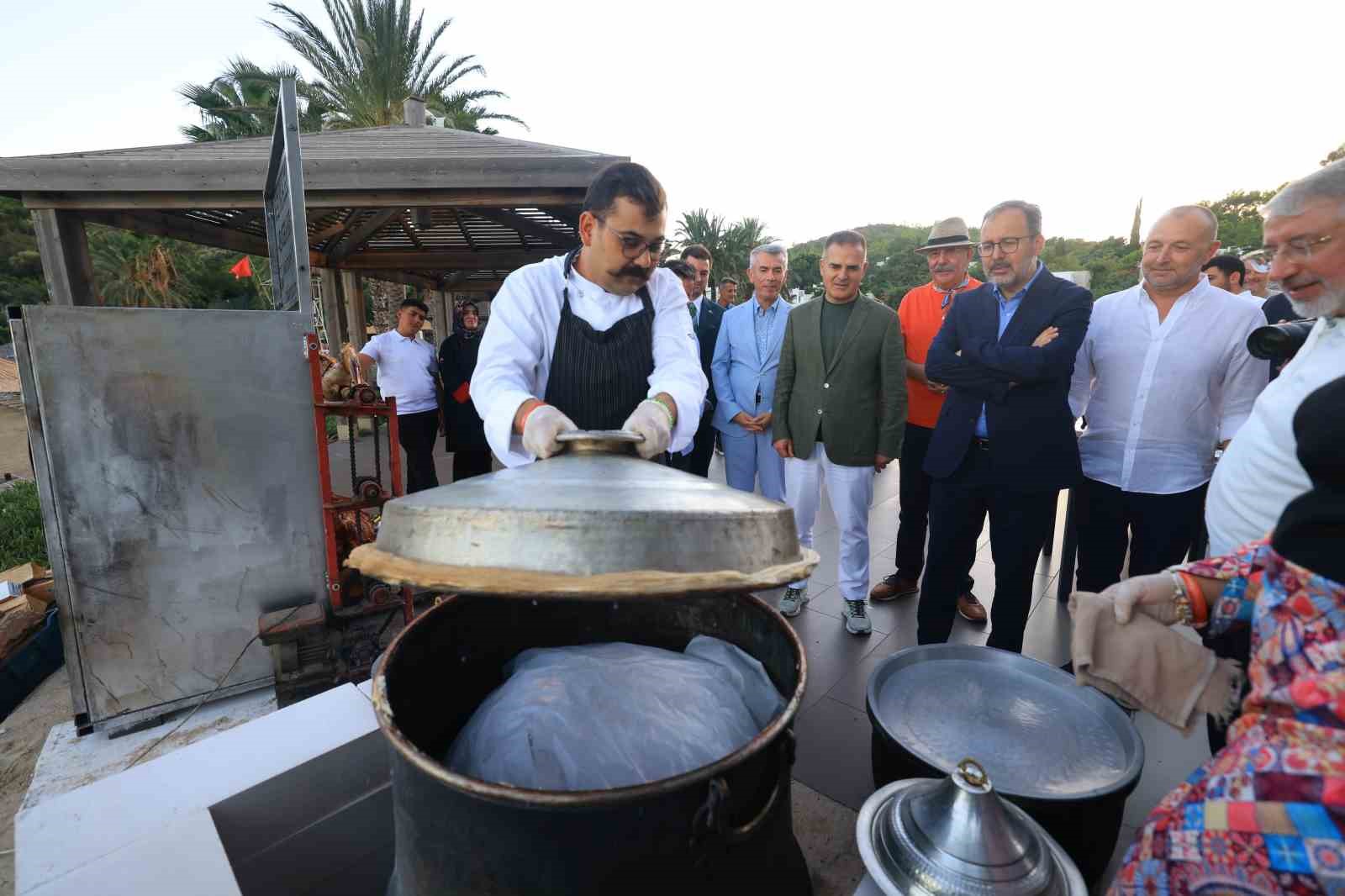 bodrum-sahilinde-corum-lezzetleri-soleni-yasandi