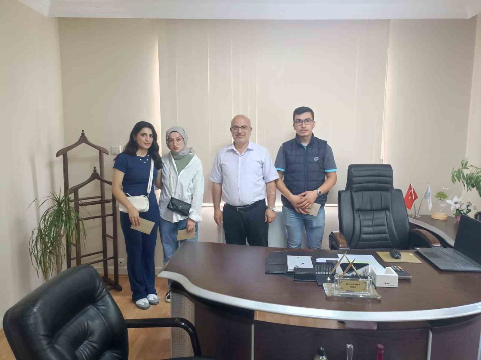 emet-te-gencler-umre-odullu-bilgi-yarismasinda-ter-doktu