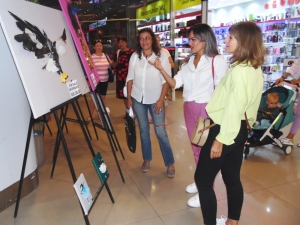 Tatile Geldiği Marmaris’ten Dönemeyen Kazak Sanatçı Sergi Açtı