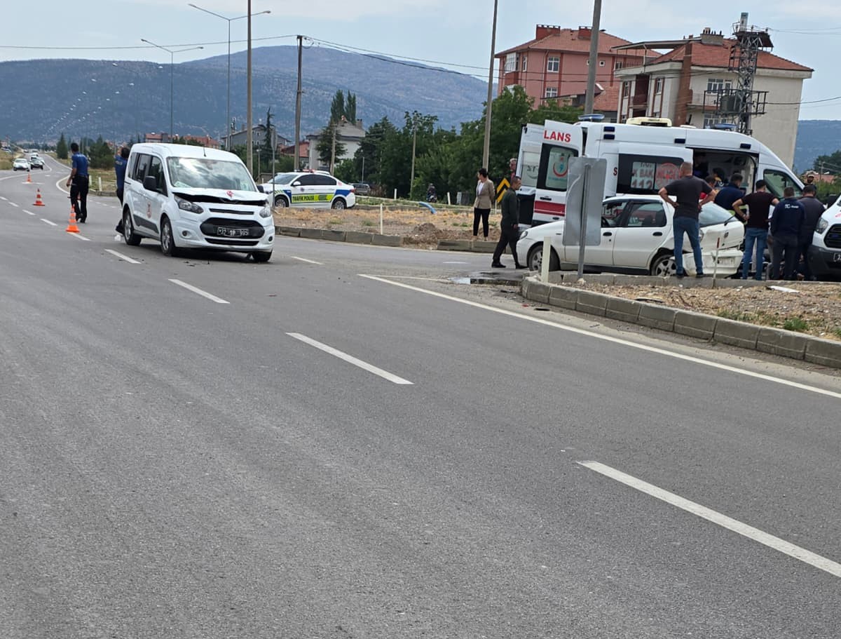 isparta-da-iki-arac-carpisti-5-yarali