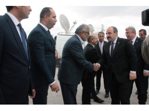 Bakan Varank: "Türkiye’nin Yarınlarını Hiç Kimseye İpotek Ettirmeyiz”