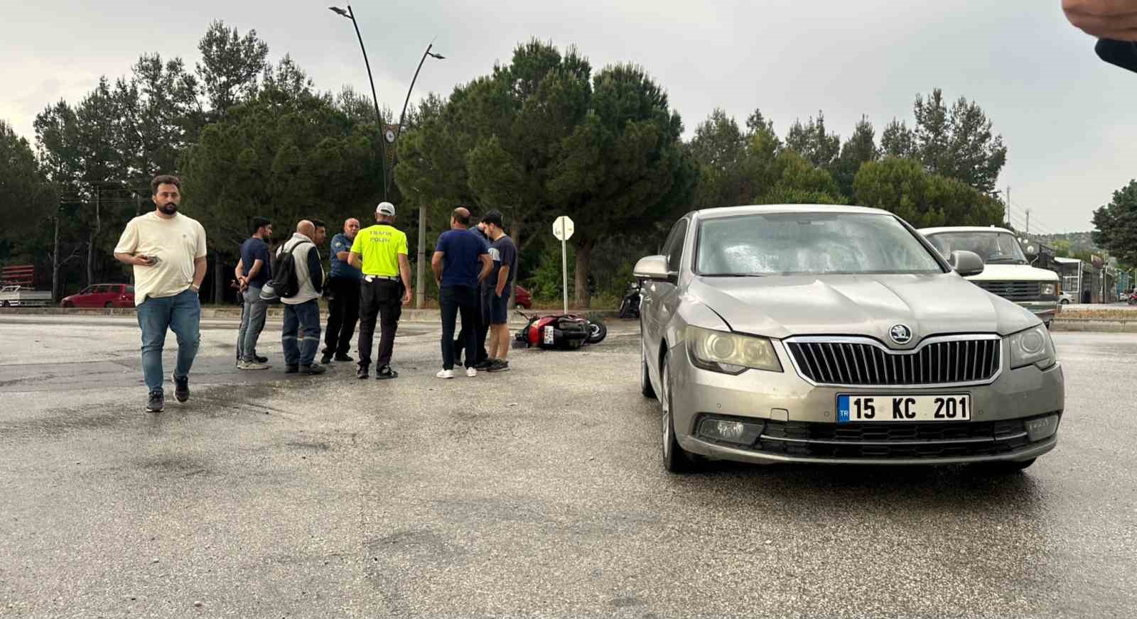burdur-da-motosiklet-ile-otomobil-carpisti-1-yarali