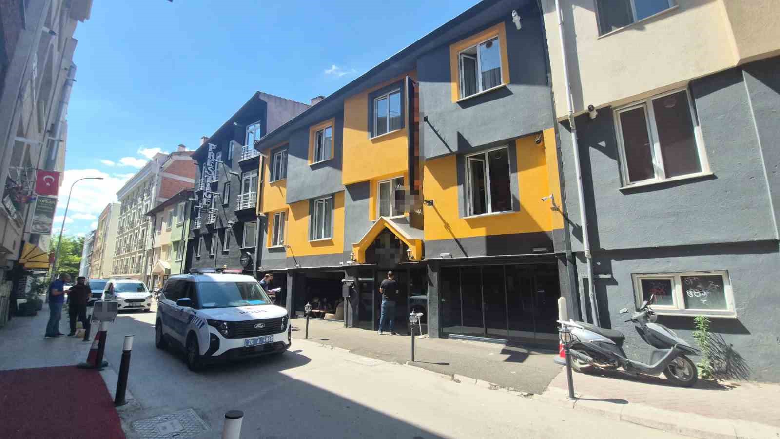 eskisehir-de-30-yasindaki-genc-adam-evinde-olu-bulundu