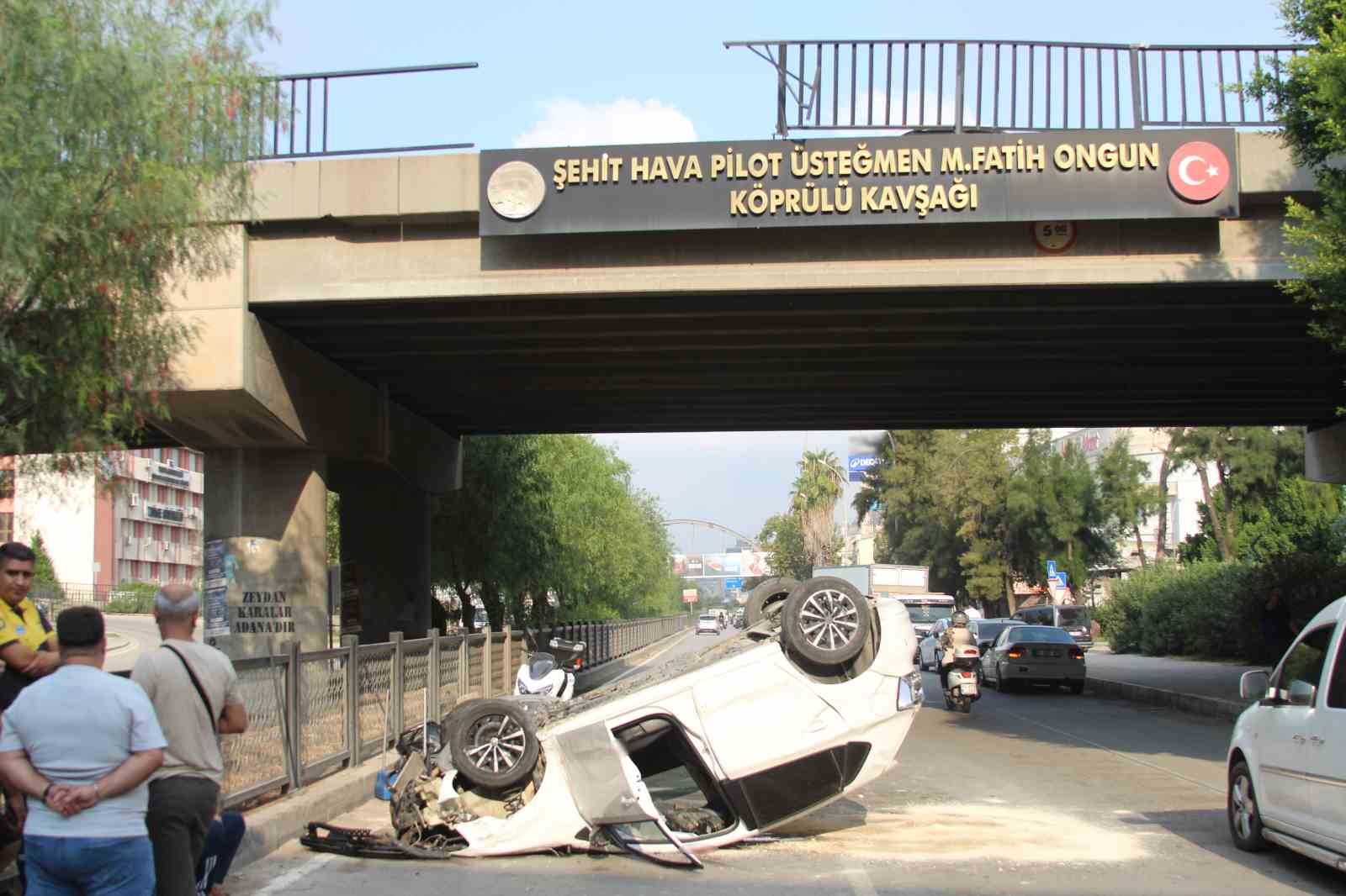adana-da-otomobil-kopruden-yola-dustu-1-yarali