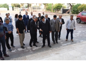 Vali Deniz Okul İnşaatını İnceledi