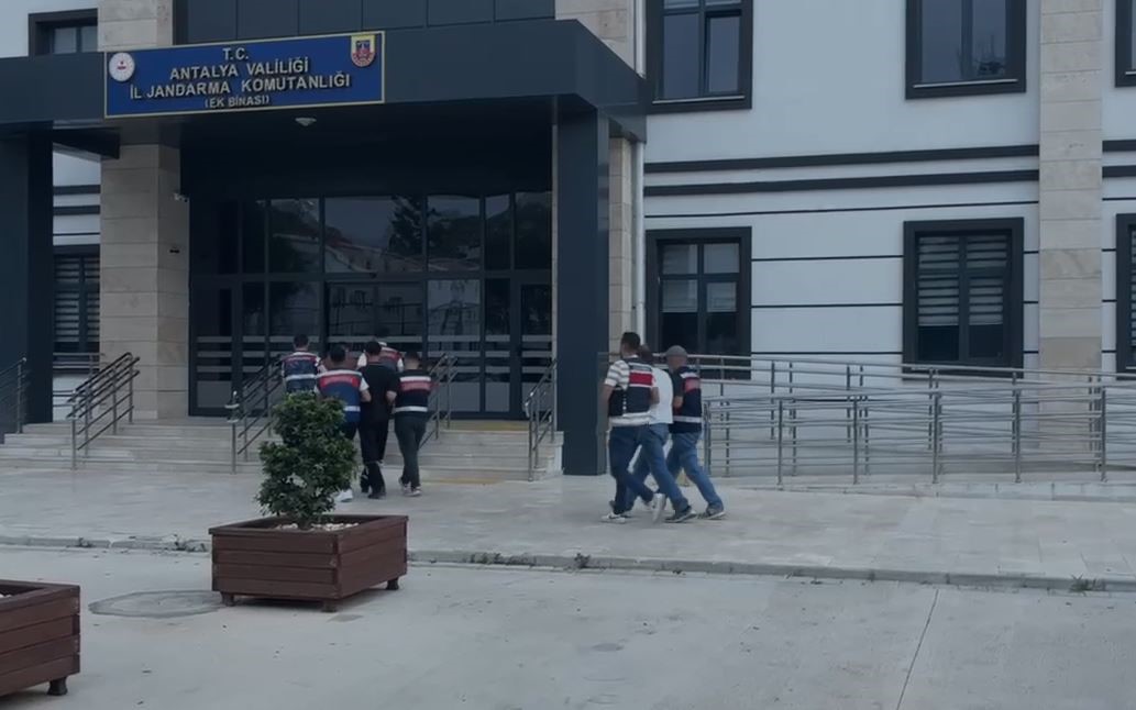 antalya-merkezli-27-ilde-es-zamanli-yasa-disi-bahis-operasyonu-79-gozalti