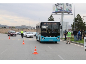 Direksiyon Başında Sigara İçenlere, 153 Tl Para Cezası Uygulandı