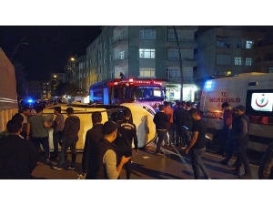 Gaziosmanpaşa’da İki Araç Çarpıştı: 3 Yaralı