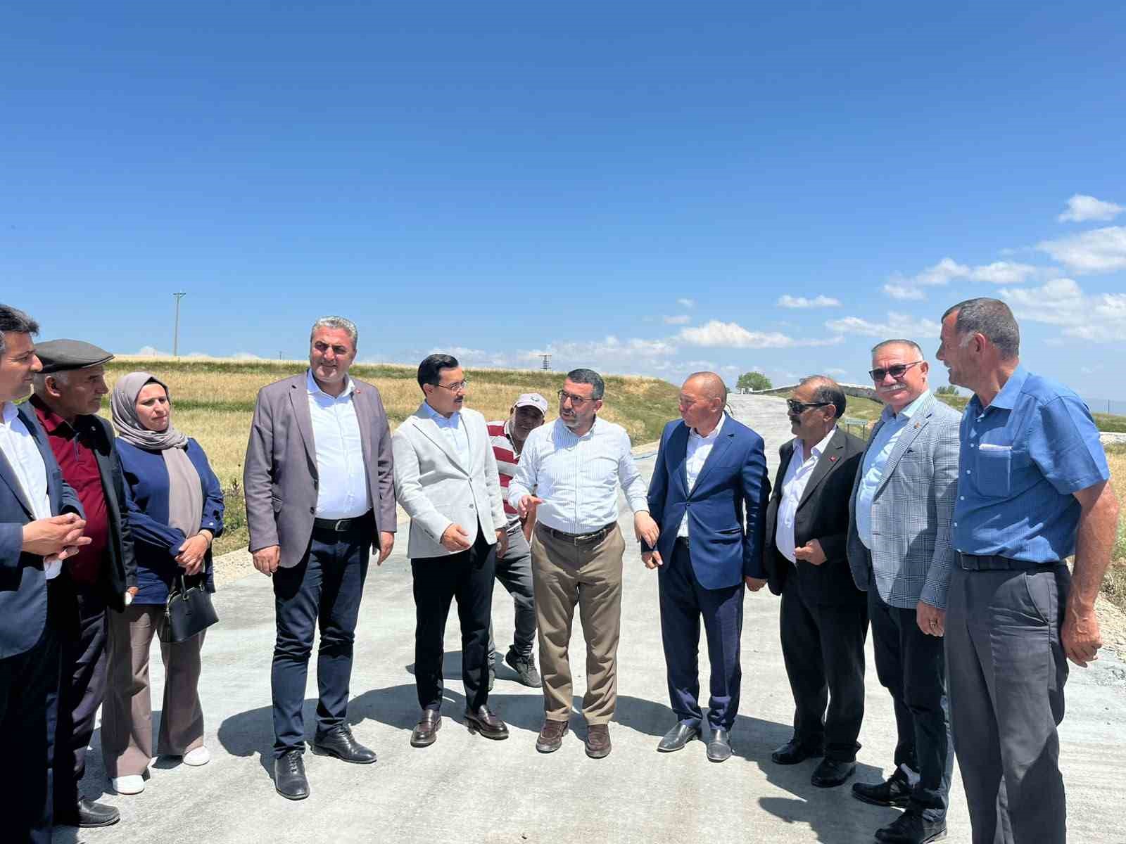 akyaka-da-koy-yollarinin-sorunu-cozuluyor