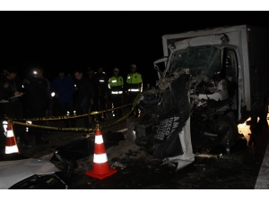 Kütahya’da Kamyonet Kamyona Çarptı: 1 Ölü