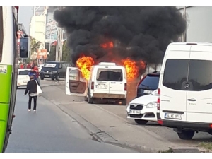 Park Halindeki Araç Alev Alev Yandı